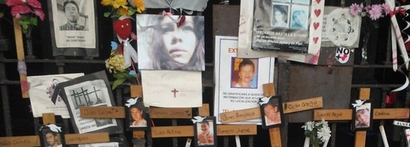 Öffentliche Trauer über Opfer von Gewaltverbrechen - gesehen in Cuernavaca, Mexiko.