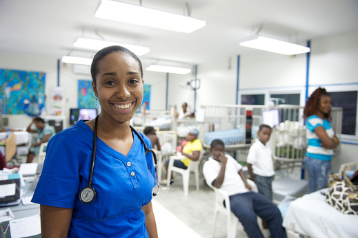 Eine der vielen Krankenschwestern bei nph haiti, die tolle Arbeit leisten.
