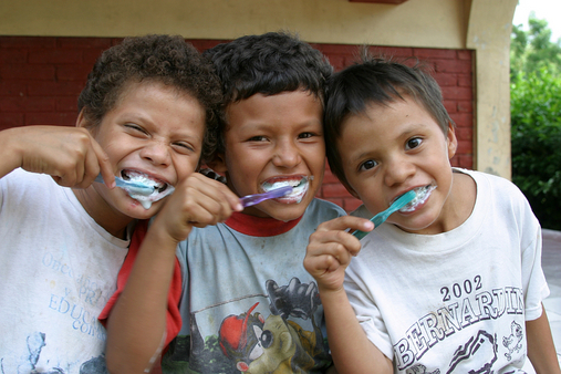Gesunde Zähne für alle Kinder.