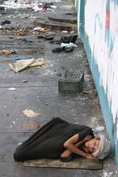 Viele Kinder in Lateinamerika müssen auf der Straße schlafen.