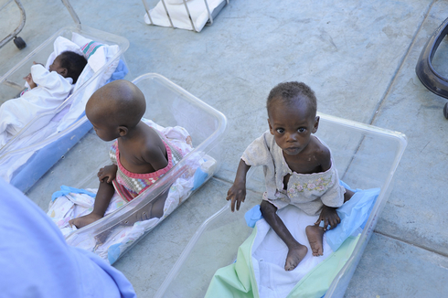 Diese Babys im St. Damien Kinderkrankenhaus wurden von ihren Eltern verlassen.