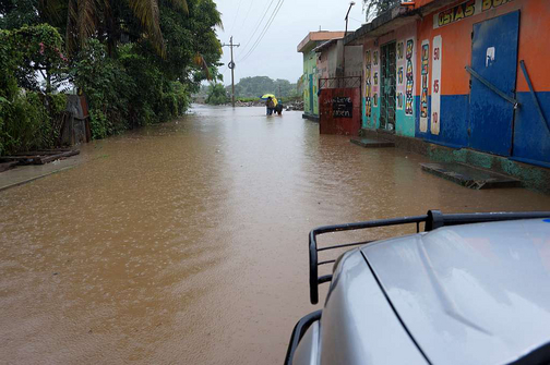 Straßen in Haiti sind überschwemmt.