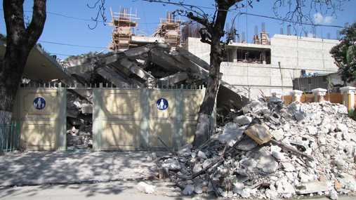 Das Erdbeben vom 12. Januar hinterließ tonnenweise Trümmer.© nph