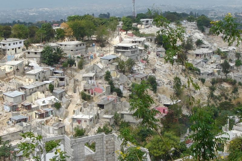 Nach dem Erdbeben in Haiti sieht es in den Straßen wie nach einem Kriegsangriff aus.