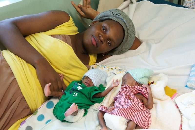 Die hochmoderne Entbindungsstation bei nph in Haiti betreut Frauen und Kinder vor- und nach der Schwangerschaft.