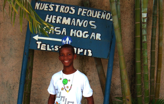 Junior im Jahr 2003 kurz nach seiner Ankunft im nph-Kinderdorf in der Dominikanischen Republik. 