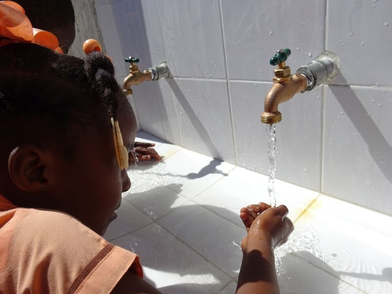 Weltwassertag: Tausende profitieren von Trinkwasseranlagen an Schulen