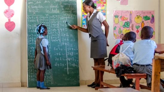 Viele Kinder lernen in den Schulen von nph haiti rechnen und schreiben.