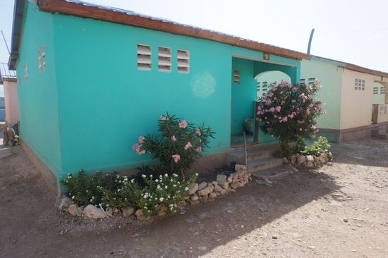 Neues Steinhaus in Haiti für arme Familien