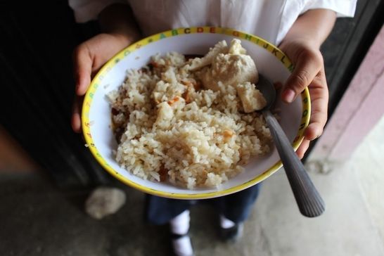 Eine warme Mahlzeit - für viele Menschen in Lateinamerika nicht selbstverständlich.