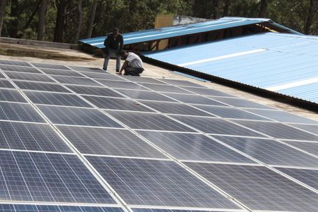 Auch das nph-Kinderdorf in Kenscoff ist mit Solarpaneelen ausgestattet. 