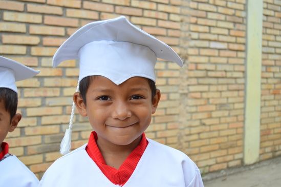 Emmanuel hat in der nph-Schule in Honduras richtig lesen und schreiben gelernt.