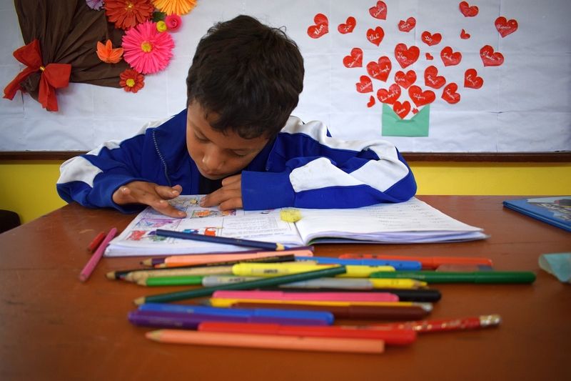In Lateinamerika können die Familien häufig die einheitliche Schulkleidung und die Lernmaterialien nicht finanzieren. In den nph-Schulen übernehmen das die Spender und Unterstützer aus der ganzen Welt. Im Bild: Eine Lernsituation in Guatemala.