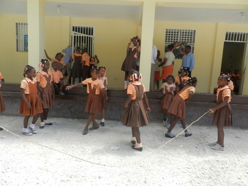 Schulkinder in einer von der Stiftung St. Luc betriebenen Schule.