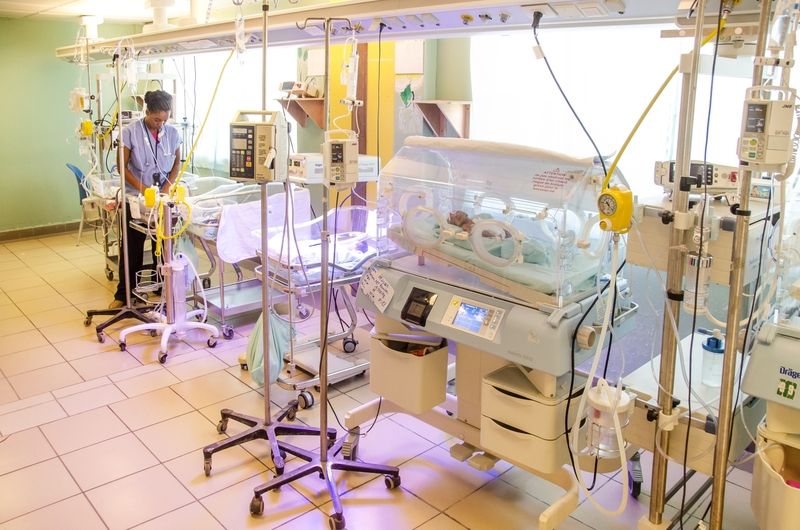 Die Neugeborenenstation des nph Kinderkrankenhauses in Haiti ist nach westlichem Standad eingerichtet.
