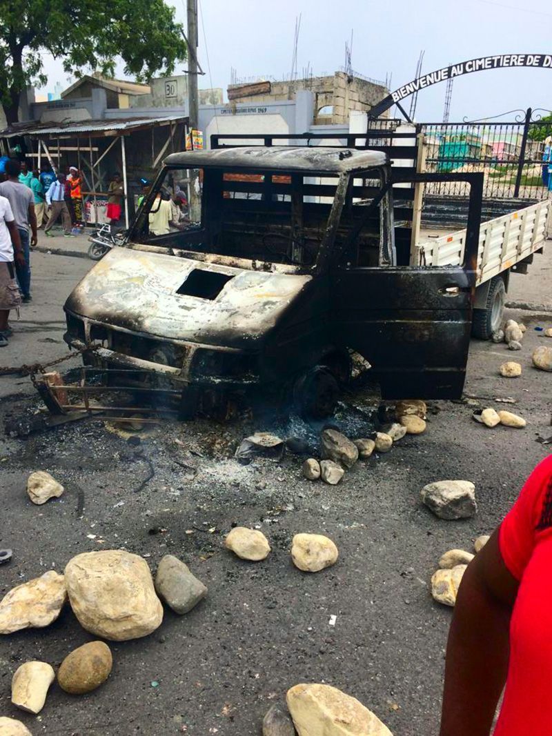 Ein Transport-LKW von nph Haiti wurde angegriffen und abgebrannt.